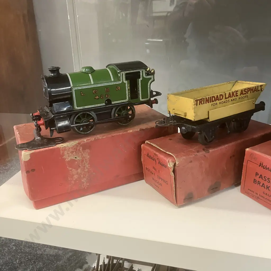 Hornby 1950s O Gauge Clockwork  No.101 'LNER 460' Green Tank Loco (Reversing) With Key,  Assorted Carriages & Rail Track Image 1++