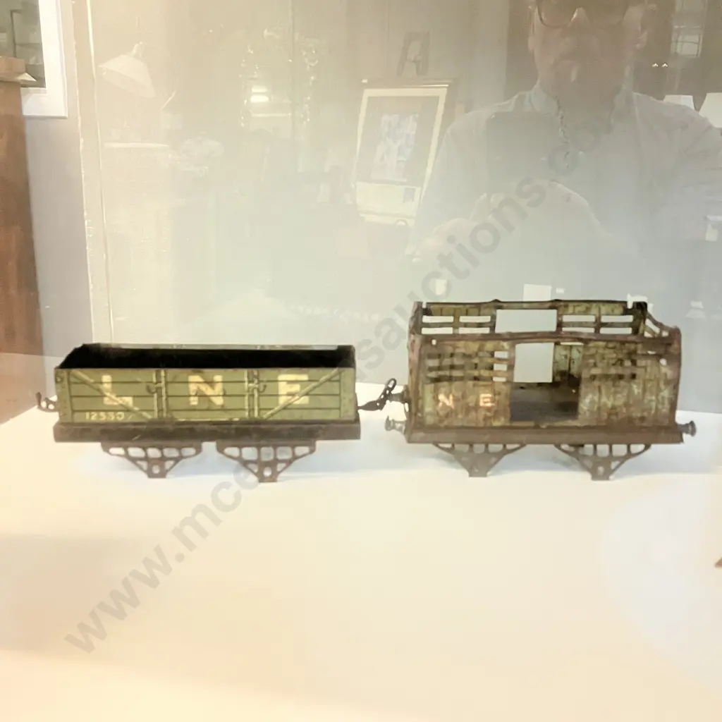 Hornby 1950s O Gauge Clockwork  No.101 'LNER 460' Green Tank Loco (Reversing) With Key,  Assorted Carriages & Rail Track Image 1++