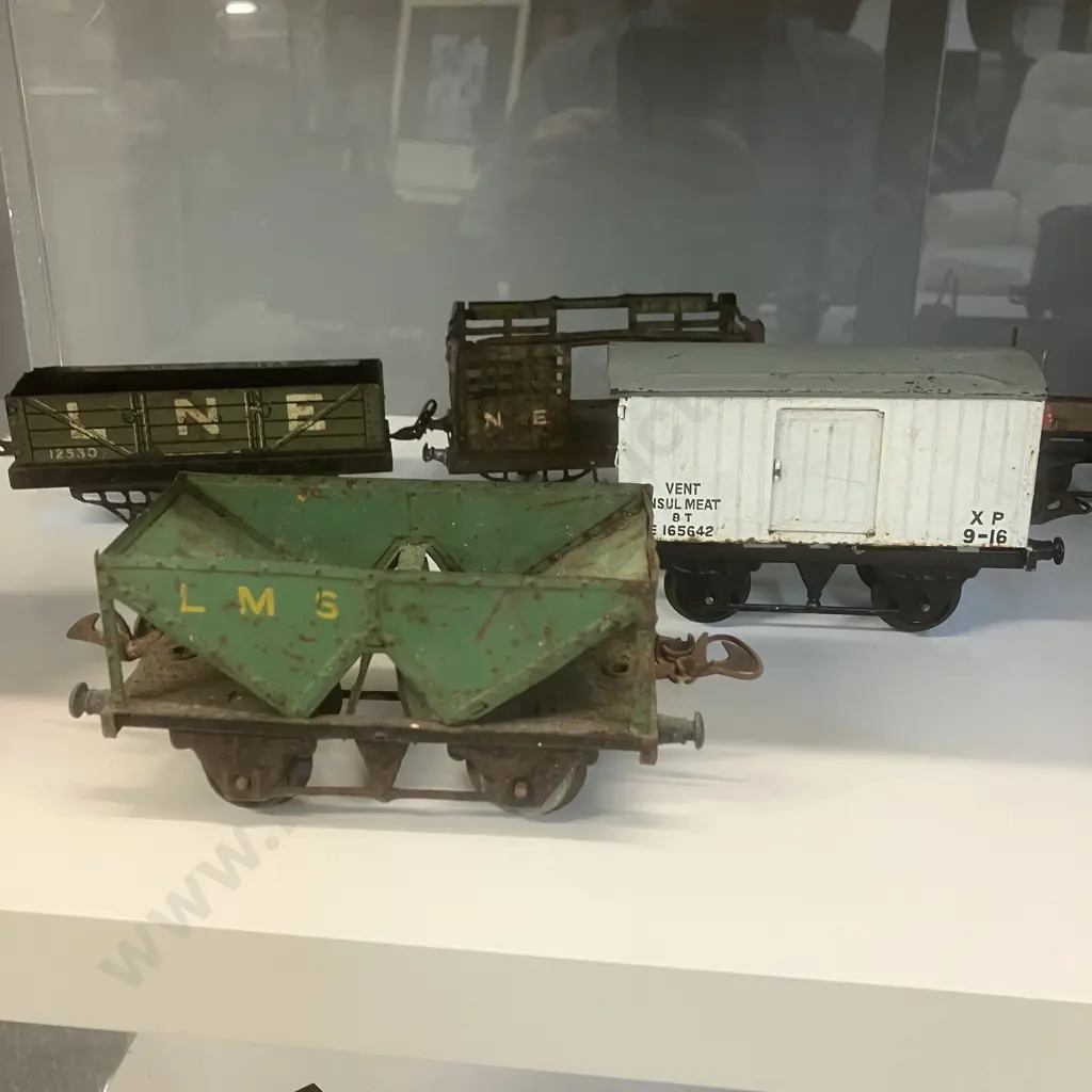 Hornby 1950s O Gauge Clockwork  No.101 'LNER 460' Green Tank Loco (Reversing) With Key,  Assorted Carriages & Rail Track Image 1++