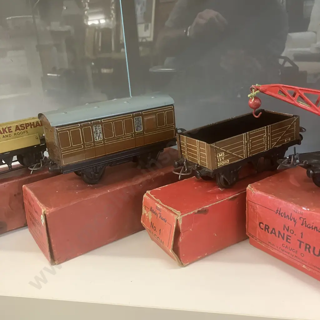 Hornby 1950s O Gauge Clockwork  No.101 'LNER 460' Green Tank Loco (Reversing) With Key,  Assorted Carriages & Rail Track Image 1++