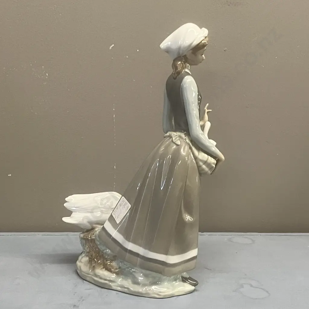 Lladro "Girl With Goose" Porcelain Figurine  #4815, Issued 1972 Retired 1991. H31.5cm Image 1++