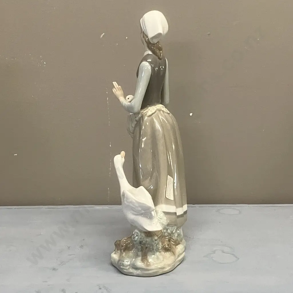 Lladro "Girl With Goose" Porcelain Figurine  #4815, Issued 1972 Retired 1991. H31.5cm Image 1++