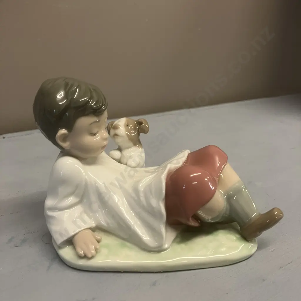 Lladro "Taking Time" Porcelain Figurine  #5988, Issued 1993 Retired 1998. 9 x 13cm Image 1++