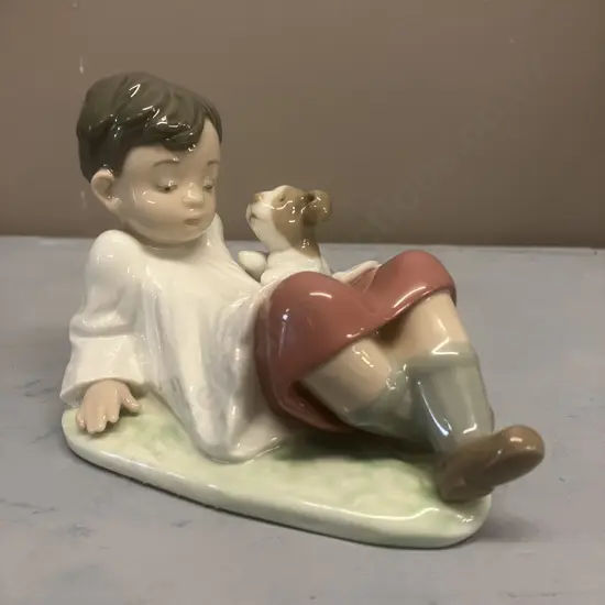 Lladro "Taking Time" Porcelain Figurine  #5988, Issued 1993 Retired 1998. 9 x 13cm