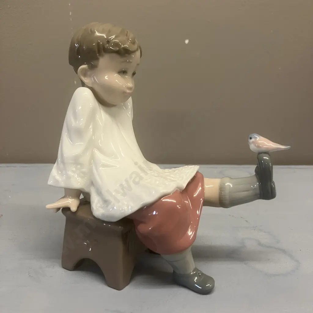 Lladro "Talk To Me" Porcelain Figurine  #5987, Issued 1993 Retired 1998. 13 x 12cm Image 1++