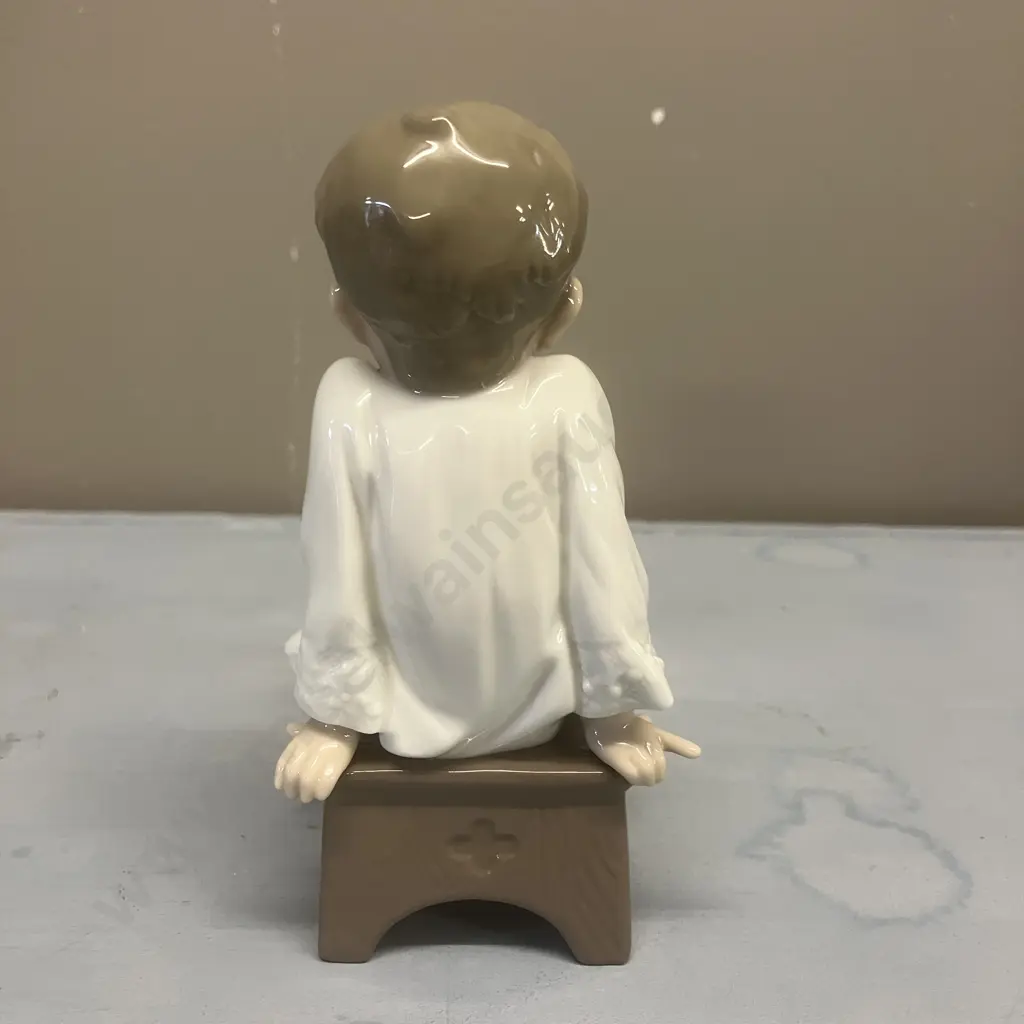 Lladro "Talk To Me" Porcelain Figurine  #5987, Issued 1993 Retired 1998. 13 x 12cm Image 1++