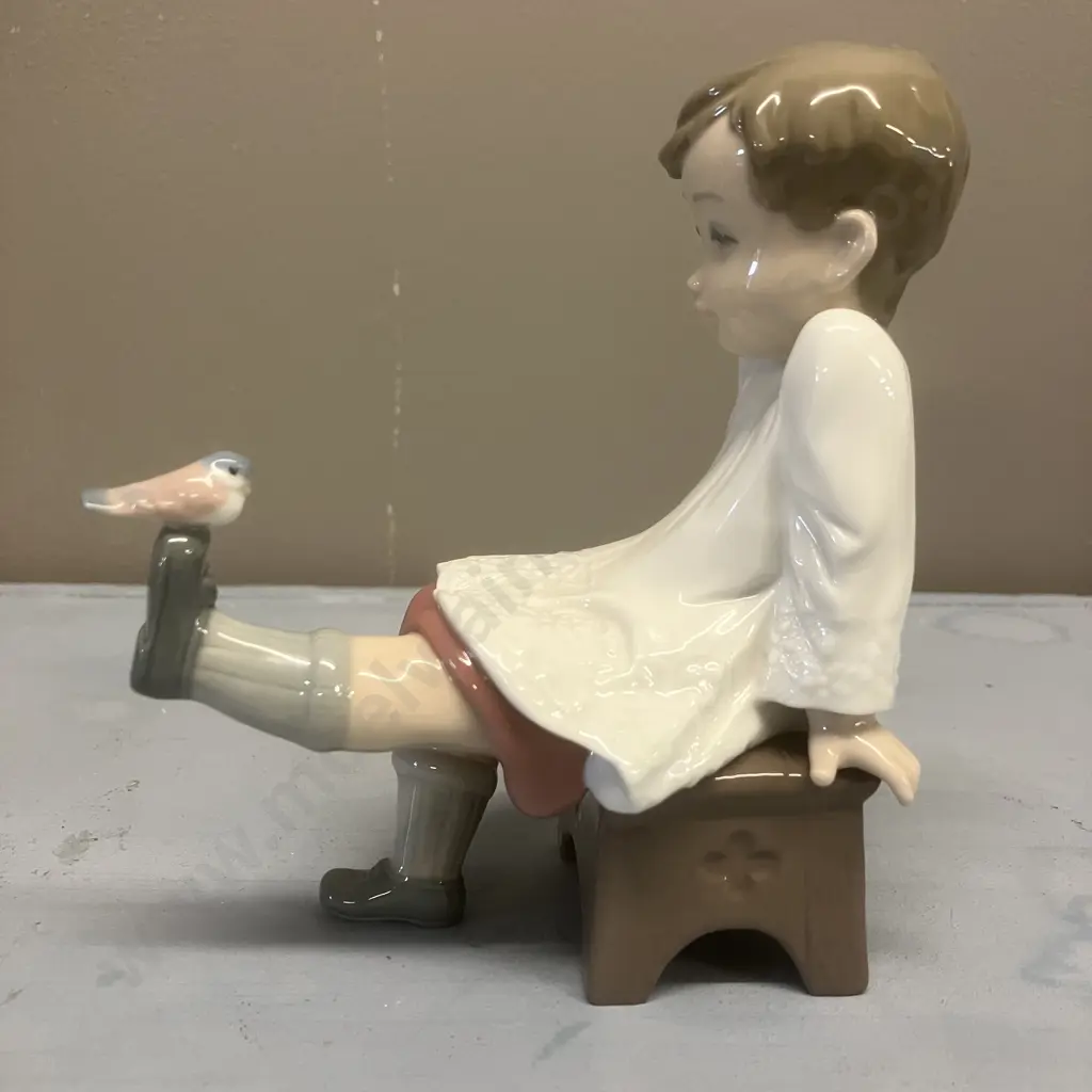 Lladro "Talk To Me" Porcelain Figurine  #5987, Issued 1993 Retired 1998. 13 x 12cm Image 1++