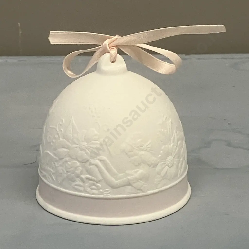 Retired Lladro "1991 Christmas Bell". 8 x 8cm Image 1++
