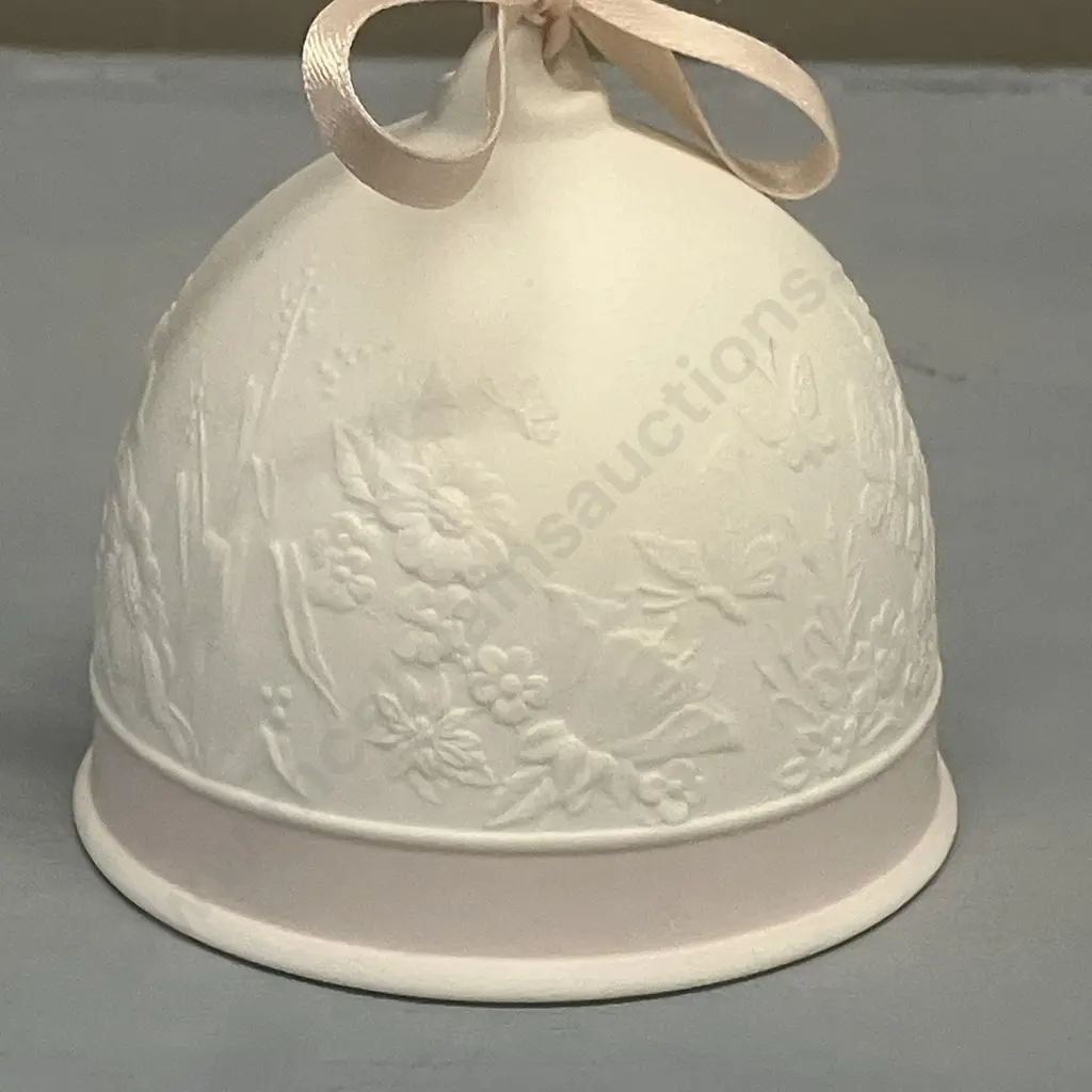 Retired Lladro "1991 Christmas Bell". 8 x 8cm Image 1++