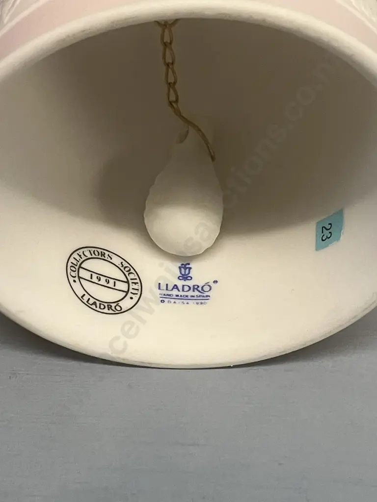 Retired Lladro "1991 Christmas Bell". 8 x 8cm Image 1++