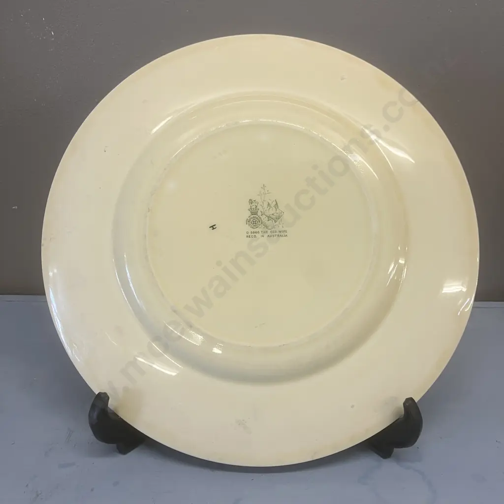 Lovely Royal Doulton Cabinet Plate Fish Series 'The Old Wife' Plate D5966 c1940 Image 1++