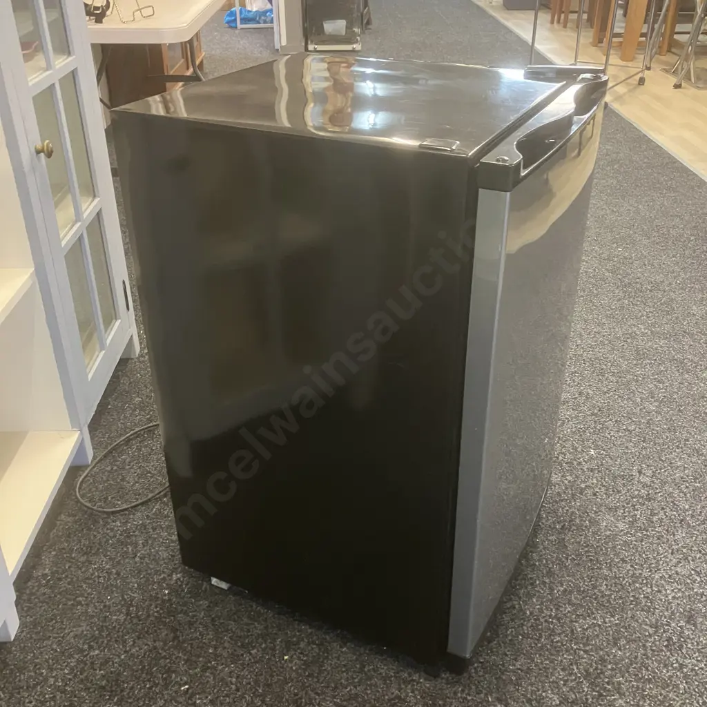 Homemaker 80 Lire Bar Freezer Model HMTF-10Q Image 1++