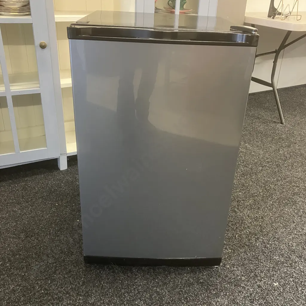 Homemaker 80 Lire Bar Freezer Model HMTF-10Q Image 1++