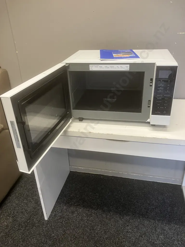 Panasonic 27L Flatbed Microwave Oven With Manual Model NN-SF564WQPQ (Purchased 06/2023) Image 1++