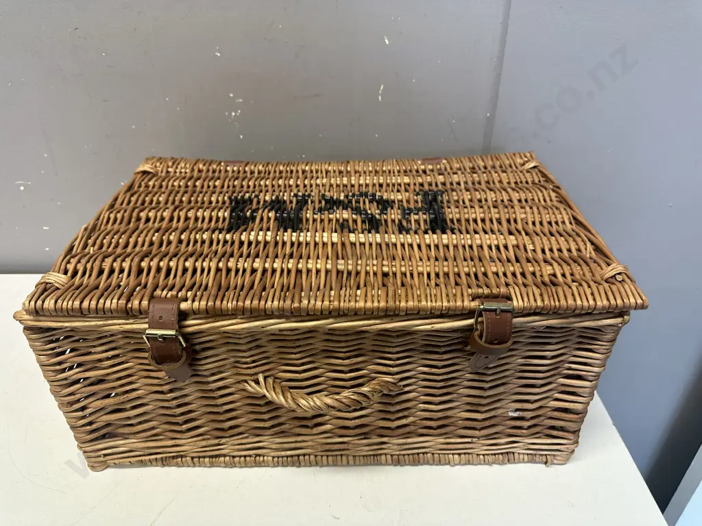 Cane Picnic Hamper/Basket Image 1++