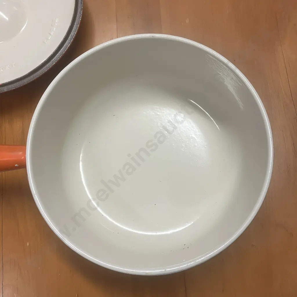 Le Creuset Cast Iron Saucepan with Round Iron Handle, Volcanic Flame, 22cm / 3.3L, France Image 1++