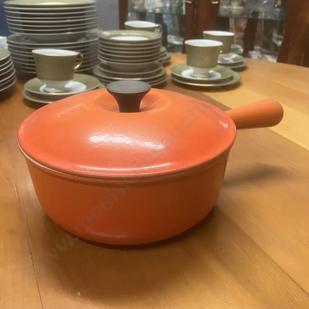 Le Creuset Cast Iron Saucepan with Round Iron Handle, Volcanic Flame, 22cm / 3.3L, France Image 1++