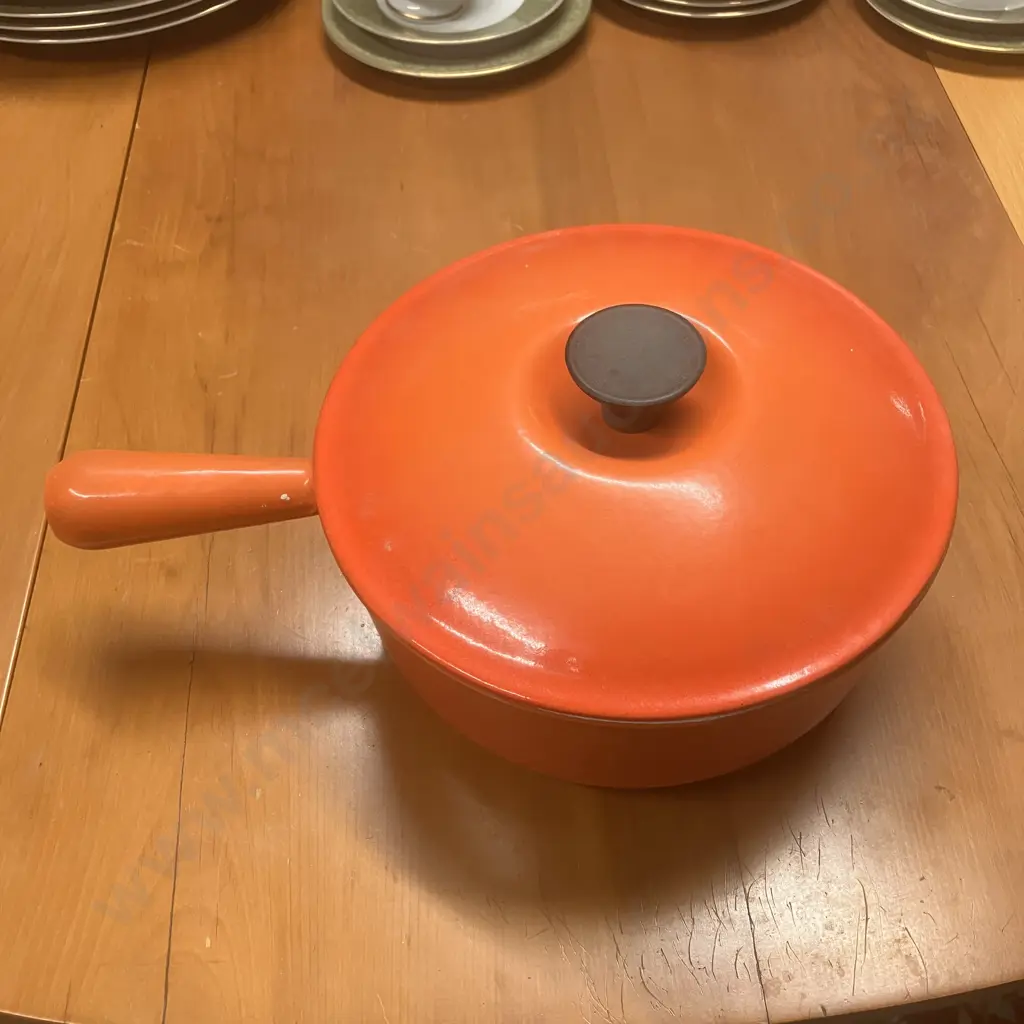 Le Creuset Cast Iron Saucepan with Round Iron Handle, Volcanic Flame, 22cm / 3.3L, France Image 1++