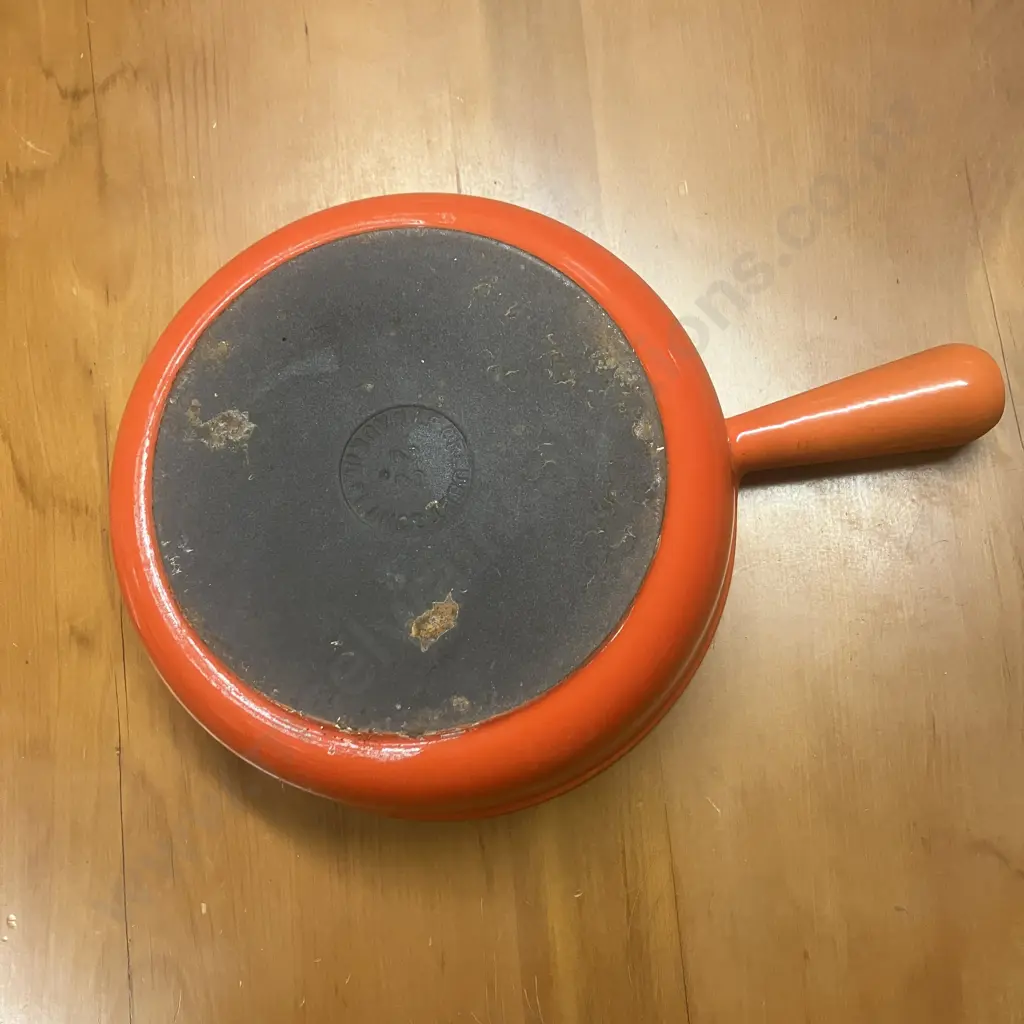 Le Creuset Cast Iron Saucepan with Round Iron Handle, Volcanic Flame, 22cm / 3.3L, France Image 1++