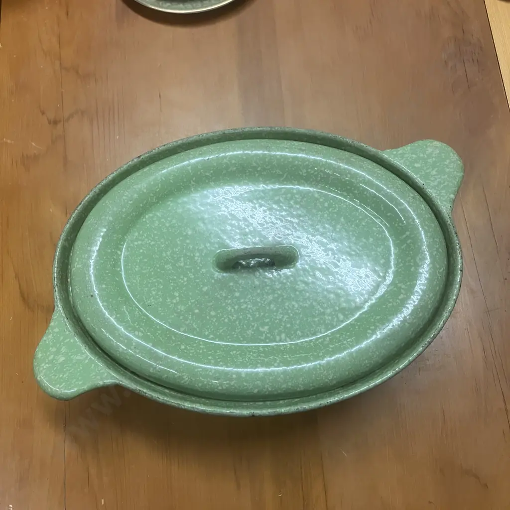 Vintage Radiation ware / Ranzware  New Zealand Made Enamelled Cast Iron Lidded Oval Casserole Dish Image 1++