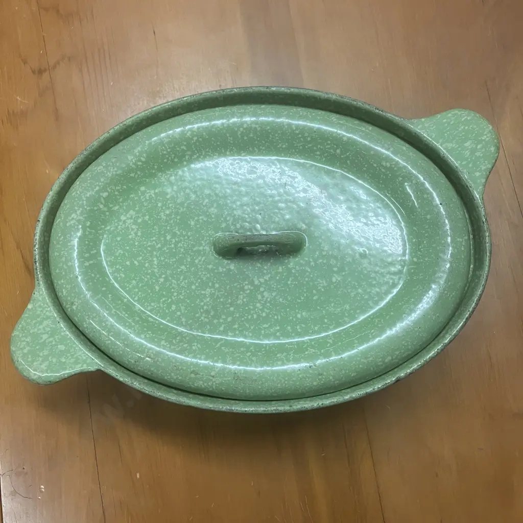 Vintage Radiation ware / Ranzware  New Zealand Made Enamelled Cast Iron Lidded Oval Casserole Dish Image 1++