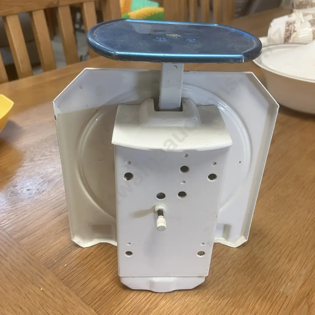 Vintage White PERSINWARE No. 714 Household Scales With Yellow Weighing Pan -  Made In New Zealand Image 1++