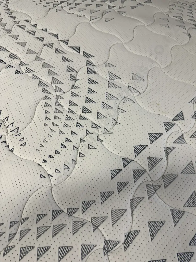 Sealy Correct Comfort Serene Plush Queen Size Mattress & Base. 150 x 203cm Image 1++