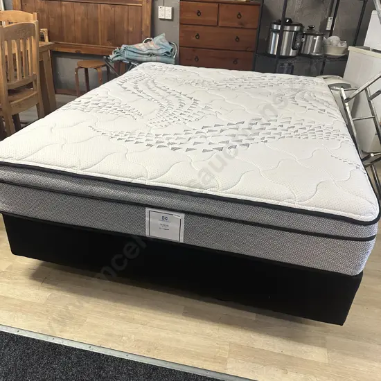 Sealy Correct Comfort Serene Plush Queen Size Mattress & Base. 150 x 203cm