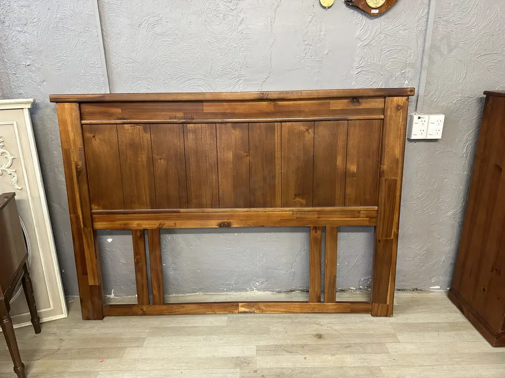Wooden Panelled Kingsize Headboard. H118 W170 D8cm Image 1++