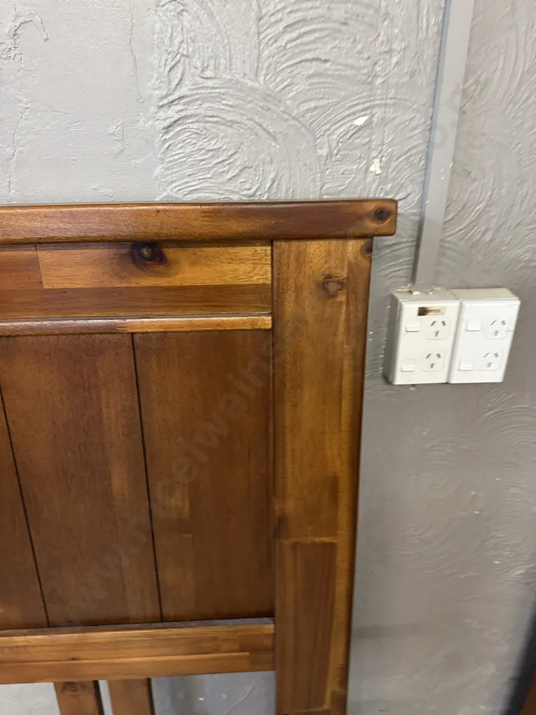 Wooden Panelled Kingsize Headboard. H118 W170 D8cm Image 1++