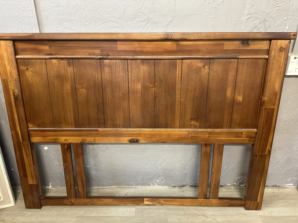 Wooden Panelled Kingsize Headboard. H118 W170 D8cm Image 1++