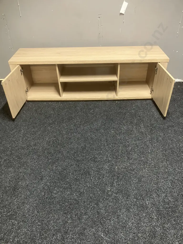 White Oak Effect TV Stand, 2 Soft Close Doors. H45 W150 D39cm Image 1++