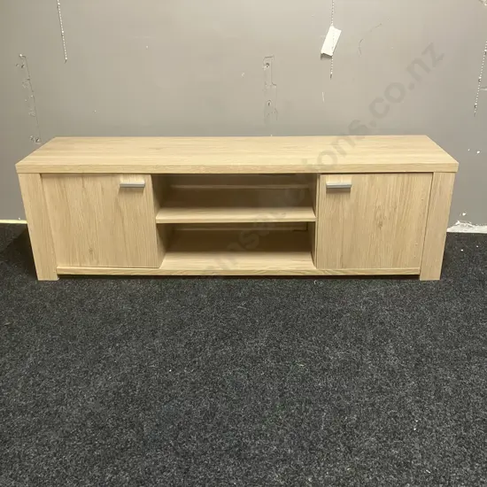 White Oak Effect TV Stand, 2 Soft Close Doors. H45 W150 D39cm