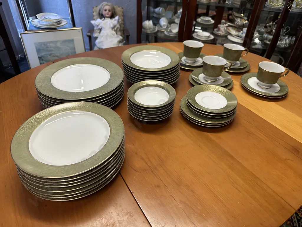 Sango Versailles 3632 Dinnerware Green With Gold Gilt Detail Image 1++