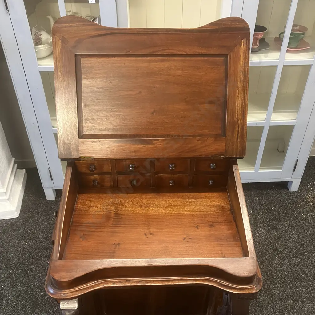 Davenport Desk - 16 Drawers. H82 W53.5 D54cm Image 1++