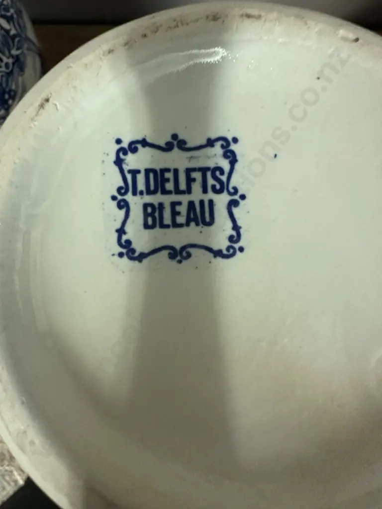 T.Delfts Blue & White Pocelain Vases H26.5cm. Image 1++