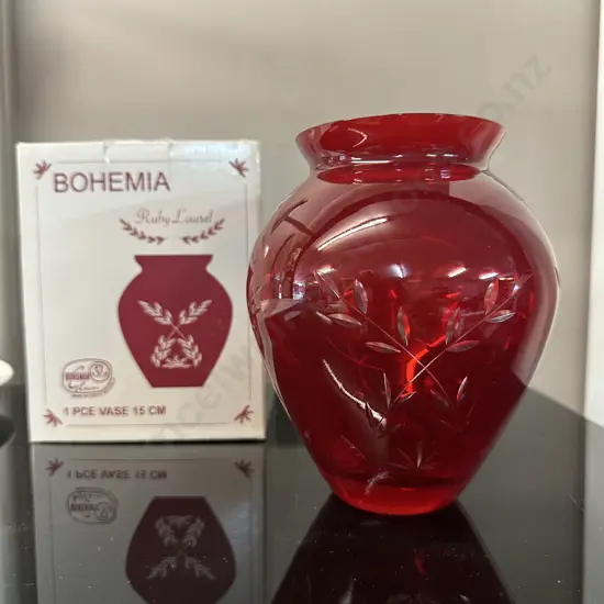 Bohemia Ruby Laurel Vase H15cm.
