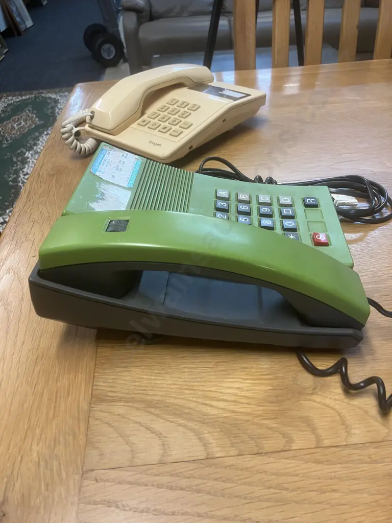 Green Standard Electric Kirk “Digitel 2000” (DK8700) Telephone Designed by Jacob Jensen for Kirk AS of Horsens, Denmark Image 1++