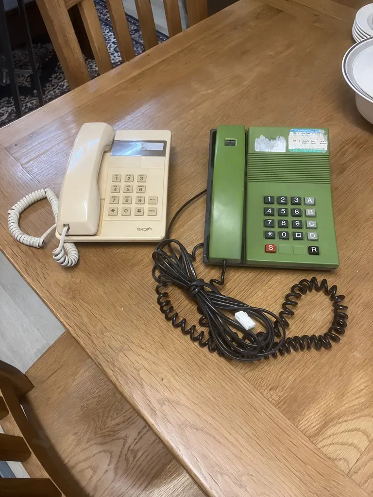 Green Standard Electric Kirk “Digitel 2000” (DK8700) Telephone Designed by Jacob Jensen for Kirk AS of Horsens, Denmark Image 1++