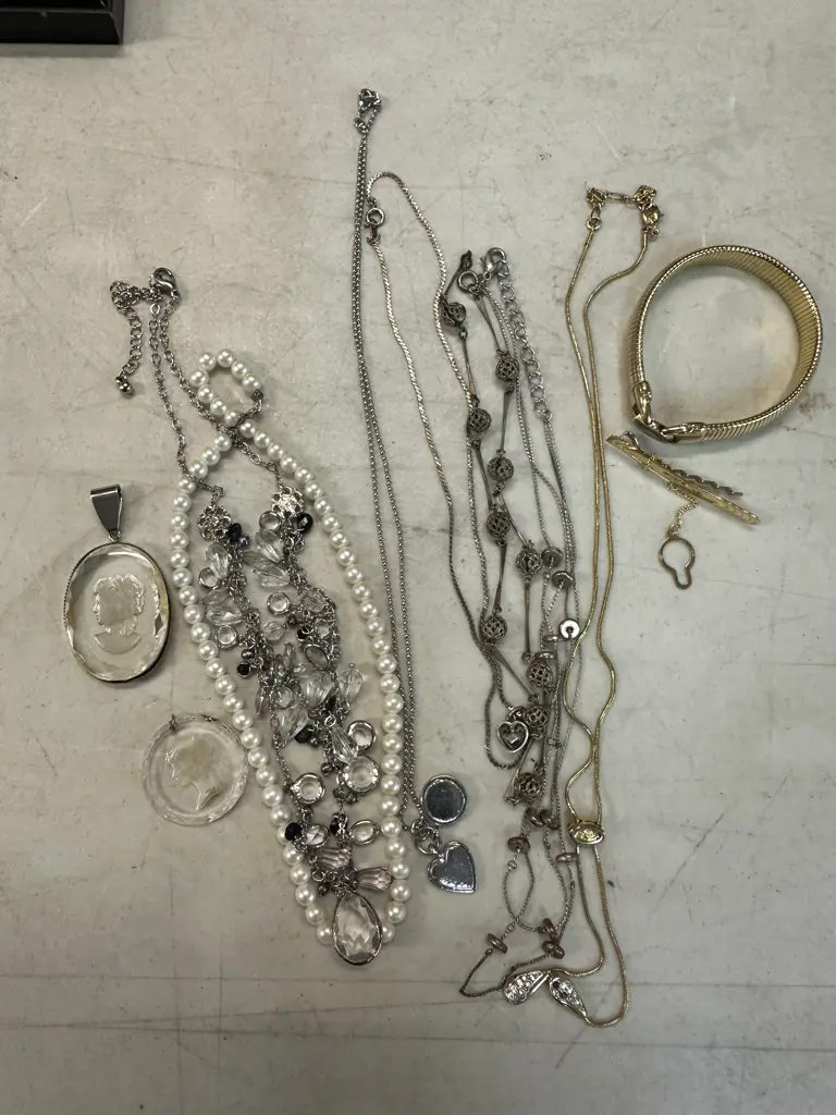 Selection Of Vintage Costume Jewellery Including Emma Page Etc Image 1++