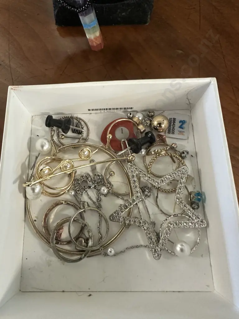 Assorted Jewellery Image 1++