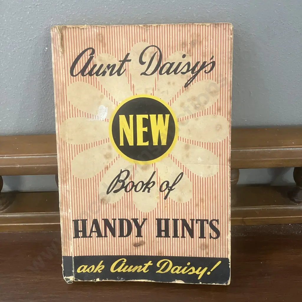 Vintage 1951 Aunt Daisy's New Book of Handy Hints, Published by Whitcombe & Tombs Ltd Image 1++