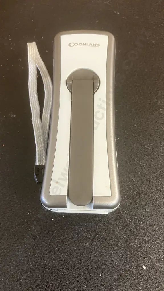 Coghlans Power Bank 6000 mAh Solar/USB/Crank Image 1++