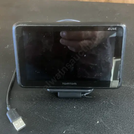 TomTom GO Model 4CQ02 With Windscreen Mount