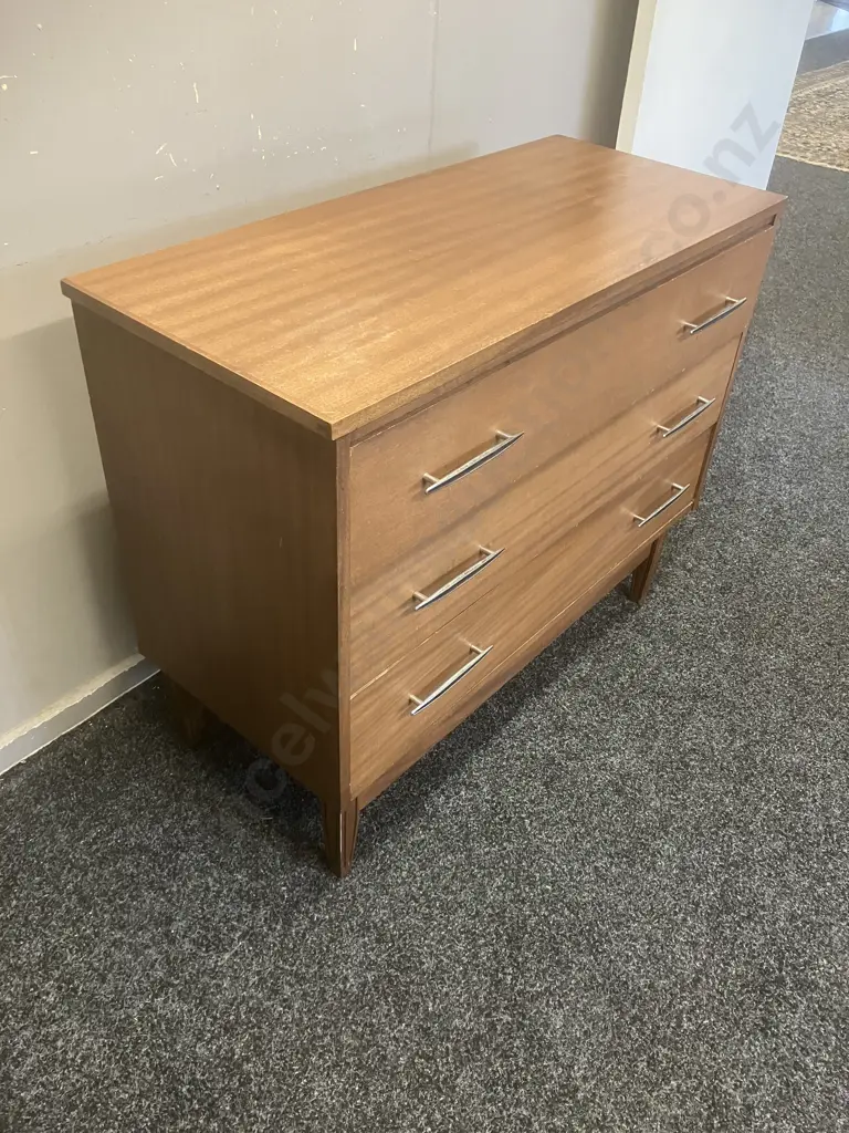 Three Drawer Chest of Drawers. H74 W88.5 D39.5cm Image 1++