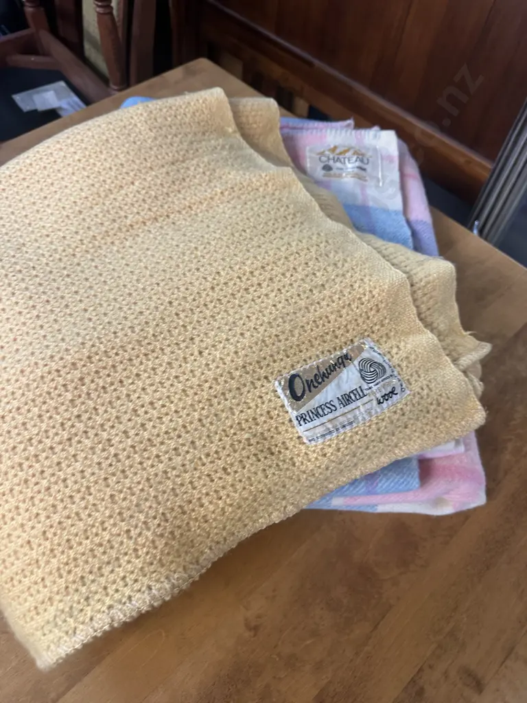 Chateau Woollen Single Blanket & Princess Aircell Woollen Blanket Image 1++