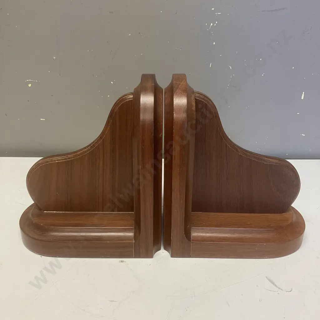 Aquinas College Crest With Motto Wooden Bookends. 22 x 38cm Image 1++