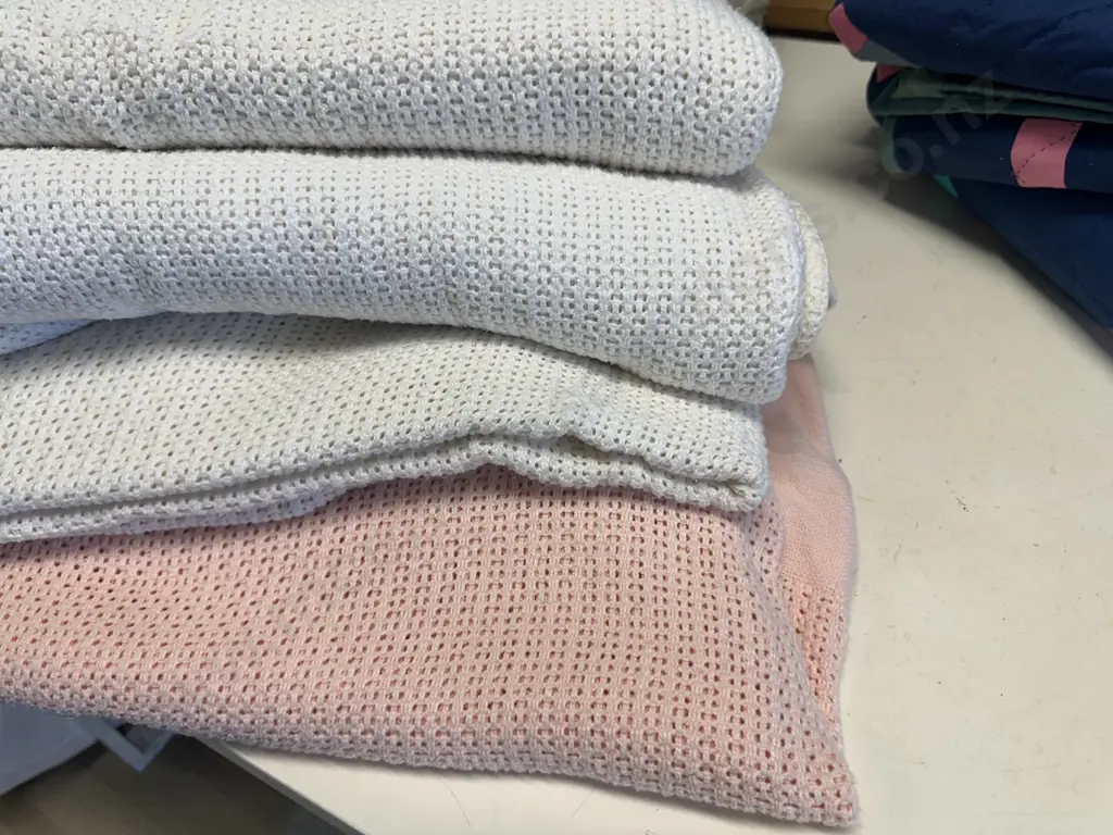 Selection Of Vintage Cotton Blankets Pink/ White Tones Image 1++