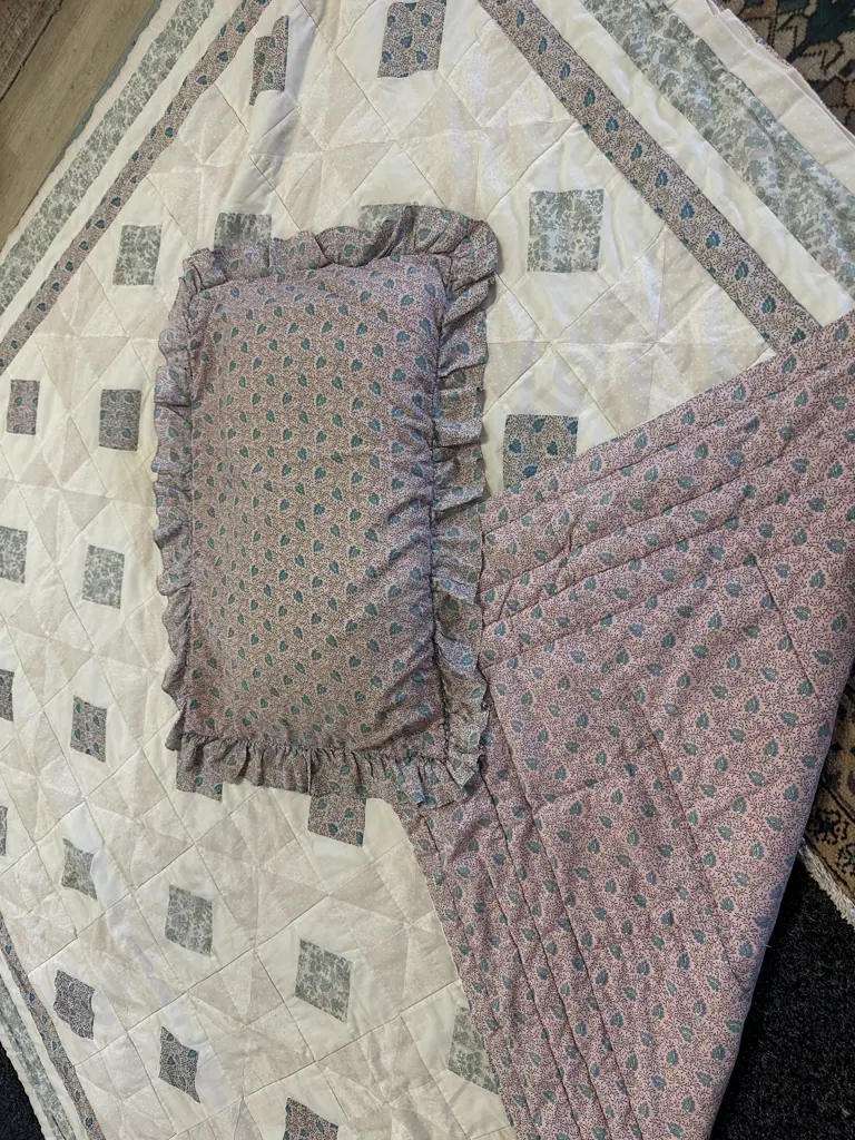 Patchwork Coverlet & Pillow With Case 200x200cm. Image 1++