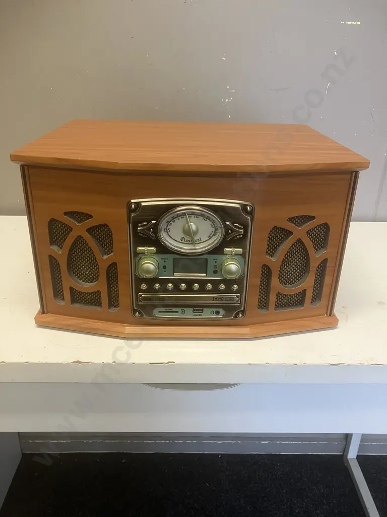 Classical Model SR06161 Turntable With CD/MP3, Radio, SD/USB & Cassette Image 1++